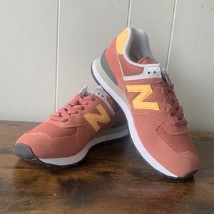 NEW Women’s New Balance 574 Sneakers - Size 9.5
